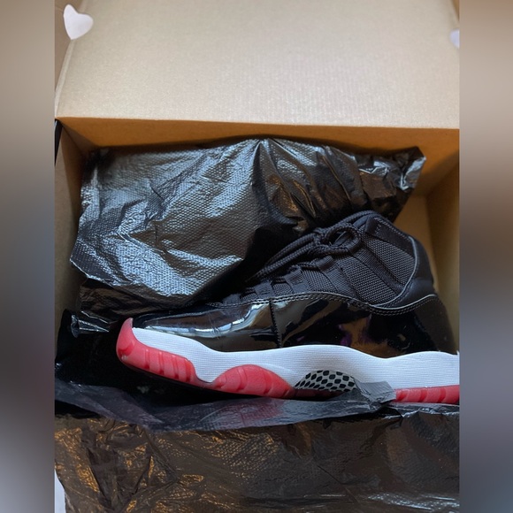 Jordan 11 Playoff Bred (2019) RARE FIND AT THIS PRICE - Picture 15 of 16